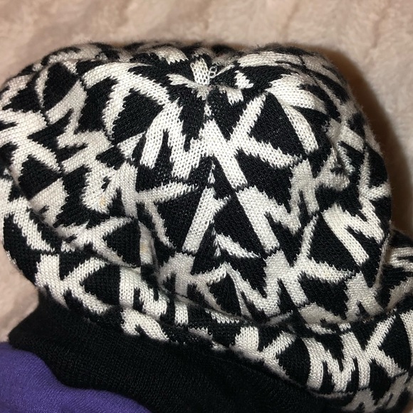 NEW MICHAEL KORS BEANIE *authentic - Picture 3 of 4
